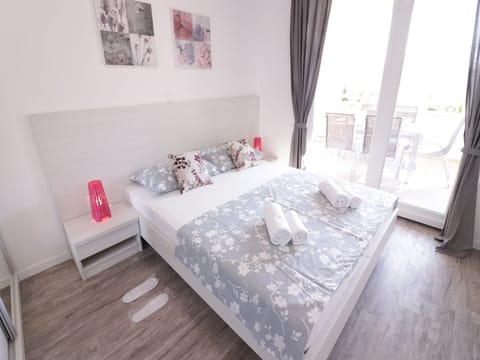 4 bedrooms, in-room safe, iron/ironing board, free WiFi