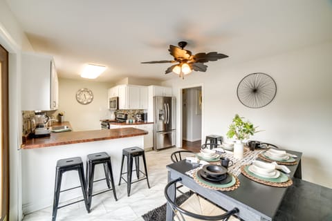 Dining Area | Dishware & Flatware Provided