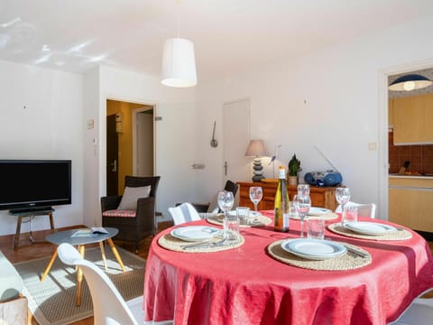 Sky, Cloud, Food, Plant, Tableware, Table, Window, Mountain, Fruit, Wood