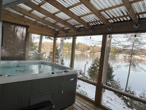 Indoor spa tub