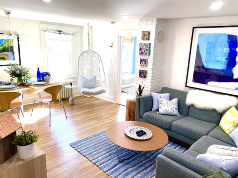 Living area | Smart TV, books, computer monitors