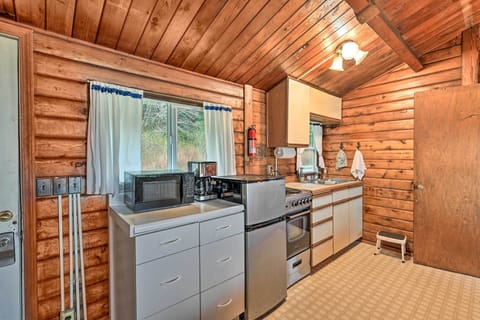 Well-Equipped Kitchenette