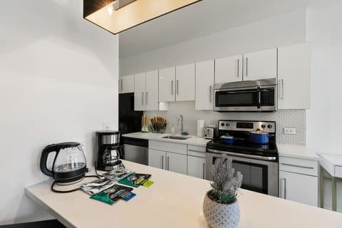 Open City VIEW w\/ King Bed, GYM, Rooftop, Lounges! Condominio in Rittenhouse Square