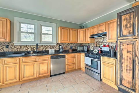 Fully Equipped Kitchen | 1st Floor | Dishwasher