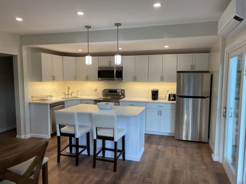 Private kitchen | Fridge, microwave, oven, stovetop