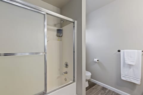 Combined shower/tub