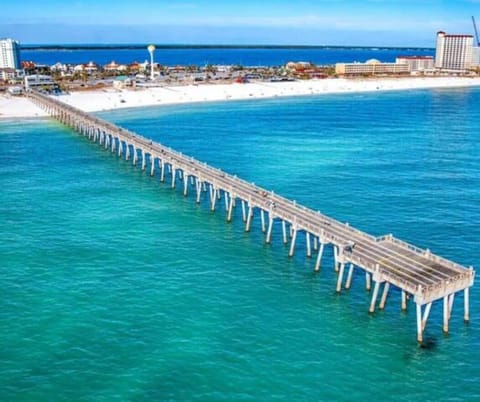 Beach nearby, sun loungers, beach towels