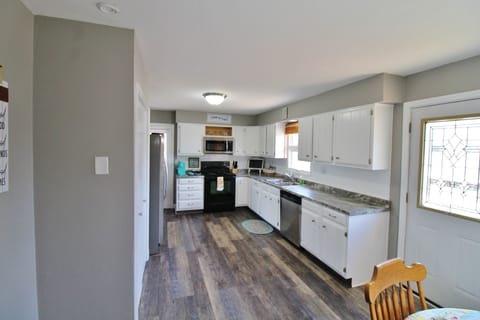 New paint new countertops new dishwasher clean and ready to go 