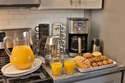 Enjoy breakfast in the kitchen!