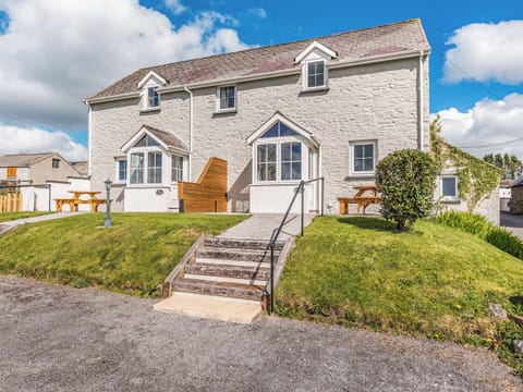 Exterior | Sea View - Coastal Cottages, Saundersfoot