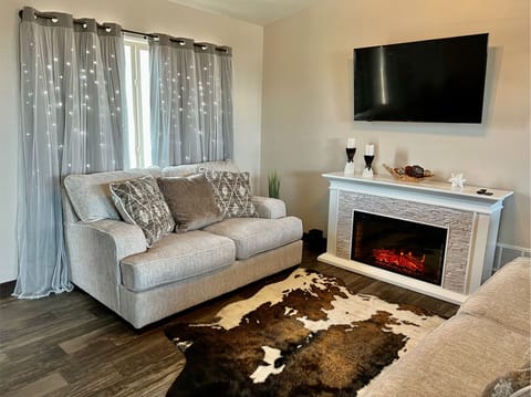 Living area | Smart TV, fireplace, Hulu, streaming services