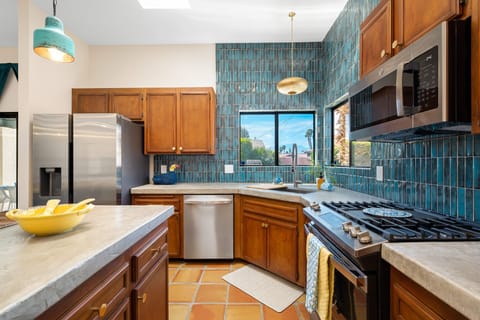 brand new kitchen - all new appliances
