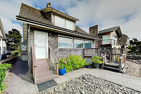 View of the house from the Promenade (your back to the ocean)