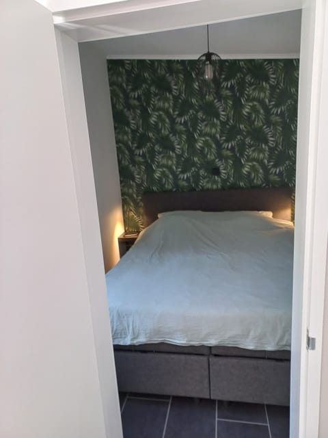 2 bedrooms, travel crib, free WiFi, bed sheets