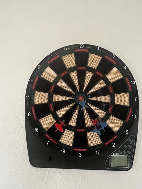 Darts with electronic scoreboard