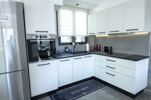 Fully equipped kitchen with view of Acropolis.