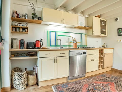 Water, Sky, Building, Azure, Mountain, Tree, Architecture, Body Of Water, Lake, Neighbourhood