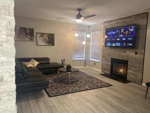 Smart TV, fireplace