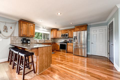 A well-appointed kitchen with ample additional seating to accomodate 15 total guests.