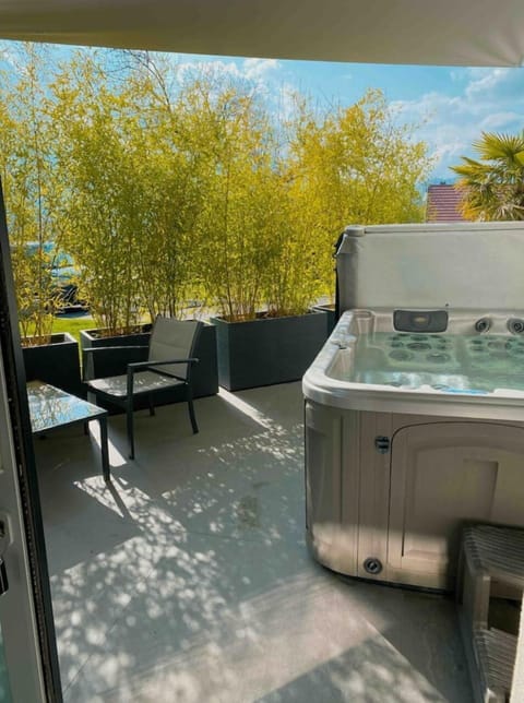 Indoor spa tub