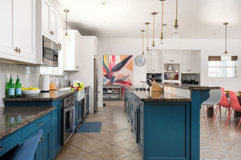 Large, open concept kitchen