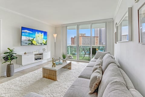 Living area | Smart TV, foosball, table tennis, toys