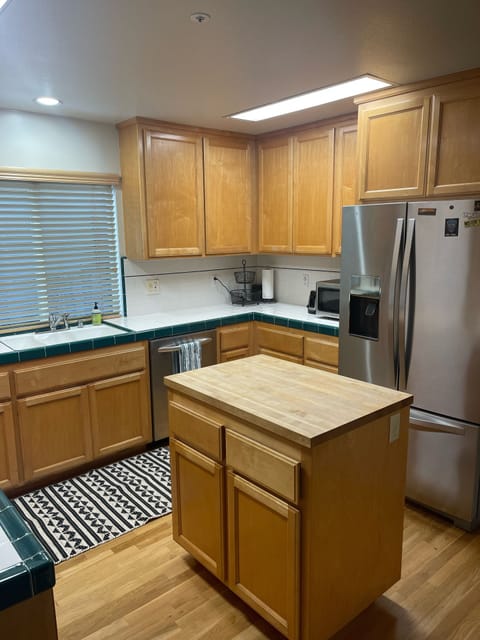 Kitchen includes waffle and panini maker, milkshake maker, ninja blender, etc