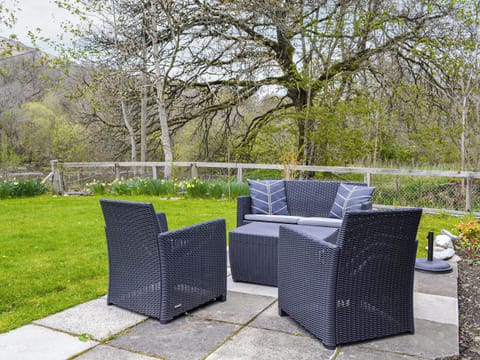 Sitting-out-area | Riverside Cottage, Blair Atholl
