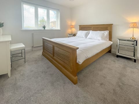 2 bedrooms, WiFi, bed sheets, wheelchair access