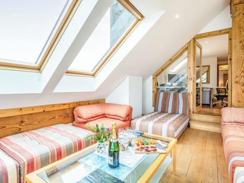 Mezzanine | Longa House, Gairloch