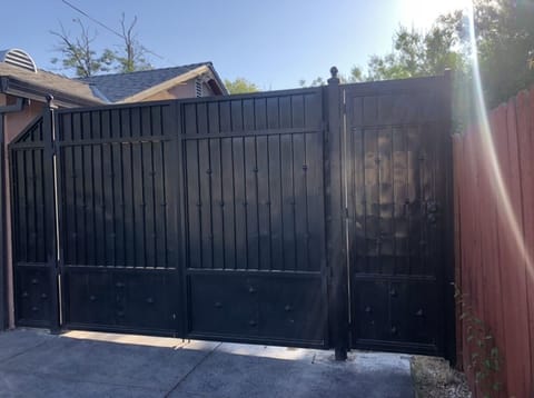 Driveway: you can park 2 cars behind the gate or in front of the gate.