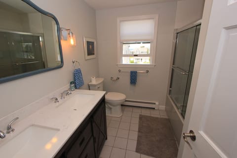 Combined shower/tub