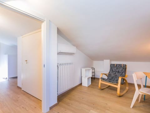 Building, Comfort, Wood, Flooring, Floor, Hall, Laminate Flooring, House, Chair, Wood Stain