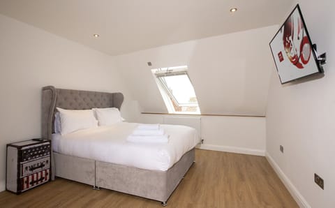 2 bedrooms, iron/ironing board, free WiFi, bed sheets