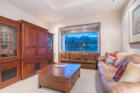 3 Penthouse 702 Living Room 3