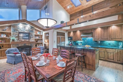 7 Penthouse 702 Dining Room 2