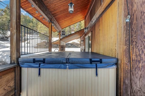 Hardwood, Hot Tub, Tub, Building