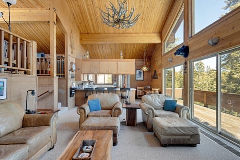 Indoors, Home Decor, Living Room, Furniture, Couch