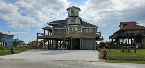 Extra large parking to accommodate 8-12 vehicles