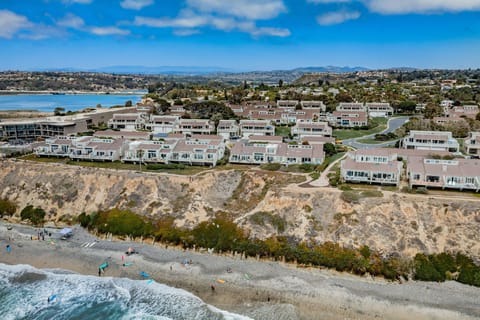 Beach nearby, sun loungers, beach towels