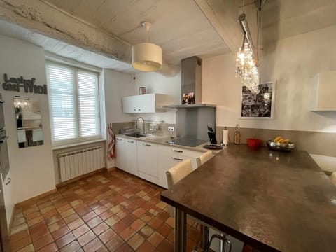 Lambesc Vacation Rentals - Kitchen - Serenity Rentals