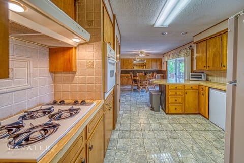 Fully equipped kitchen- all the cooking tools you will need and more!