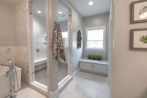 Combined shower/tub, rainfall showerhead, hair dryer, toilet paper