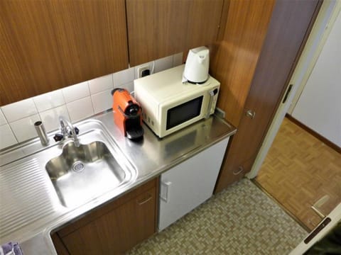 Fridge, microwave, oven, cookware/dishes/utensils