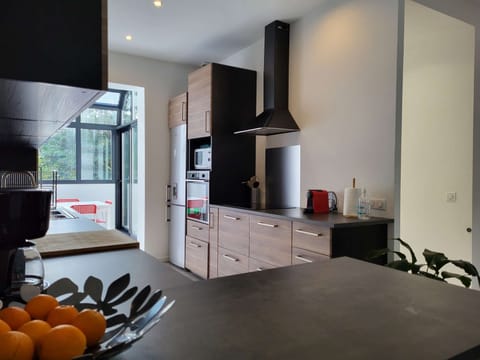 Une machine Nespresso ainsi qu'un grille pain et une bouilloire sont à votre disposition pour préparer vos petits déjeuners