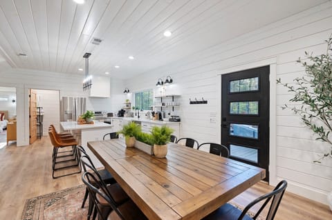 Bright, airy, and designed for family connection. At Mint To Be, the open concept means more space, more laughter, and endless possibilities for fun.