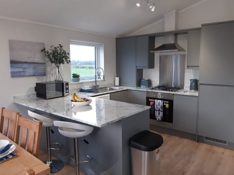 Breakfast bar/kitchen.