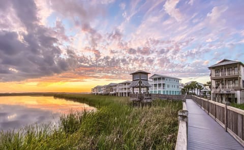 3min walk to the beach on this boardwalk in front of house, Lake & beach view