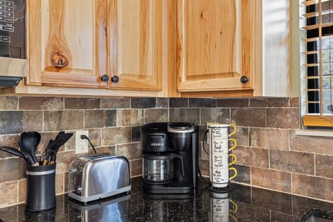 Keurig Duo for PODS or brewed coffee