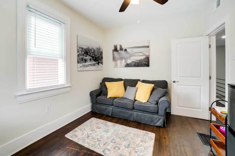 Living Area | Sleeper Sofa | Free WiFi | Smart TV